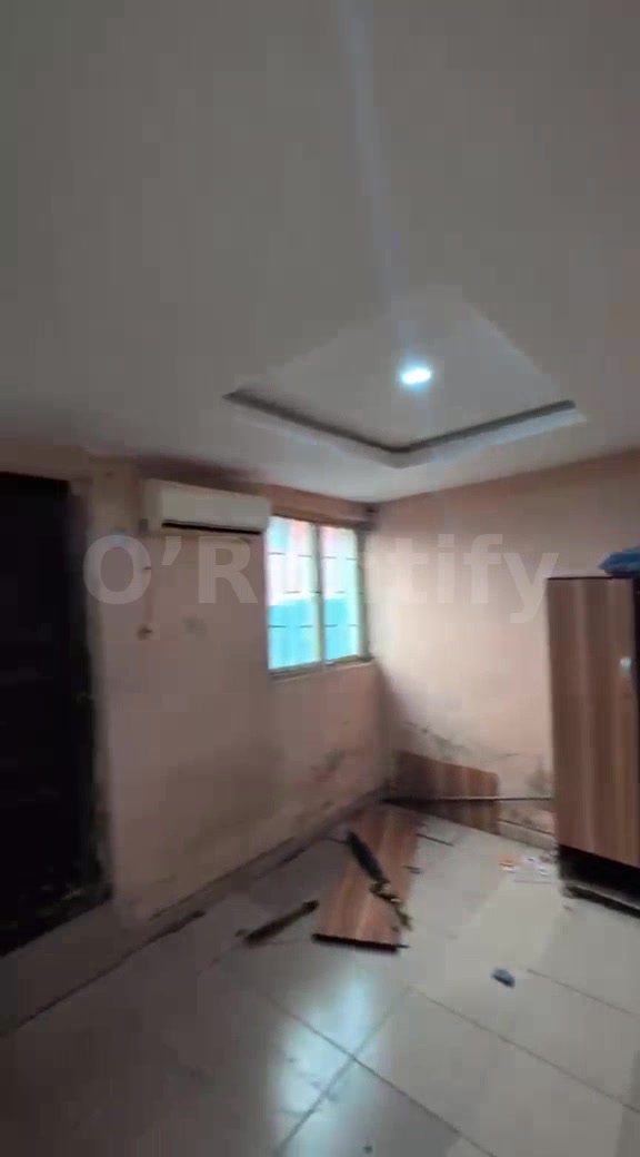 Decent, Spacious, Standard, Nice, Neatly Used *ROOMSELF CON* in a secured environment with POP design, constant light , photo 6