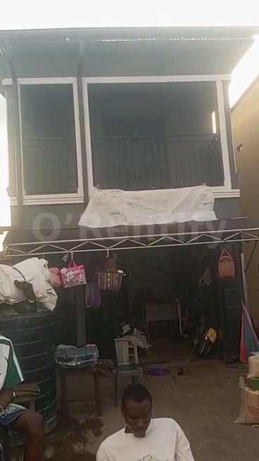 AYAN AGALU'S PROPERTIES:-  A Big new shop ( upstairs) faces a direct main road at popo station road Osogbo with full til photo 3