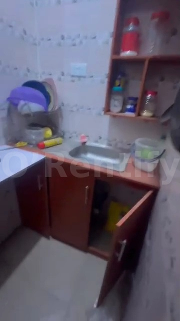 Dope room and parlour self contain is available at south gate photo 3