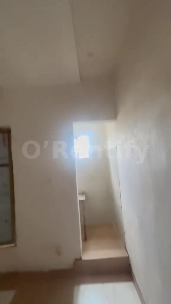BASH ✌️   📍 MADE JUST FOR YOU   A norm room self at off odunsi BARIGA  Rent 800k  Sc 150k  Damages 100k   Just 2 units photo 3
