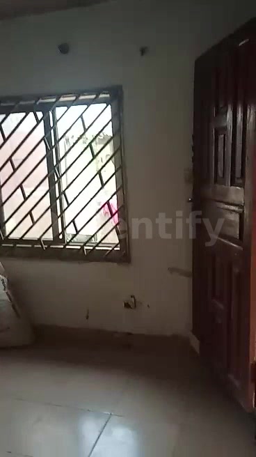 Veru spacious self con available at South Gate About 6 minutes to gate compound fenced and gated Light  Water photo 4