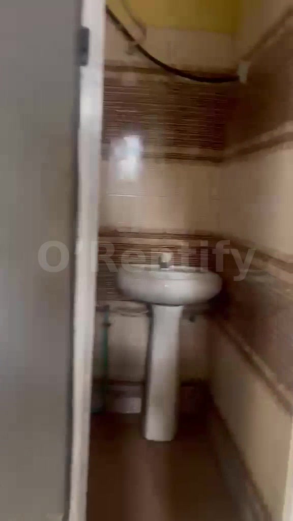 ROOM IN A FLAT 📍ALI Balogun SHOMOLU, LAGOS  - Personal Toilet and Bathroom Description: - Room Very Spacious - Just Pay photo 4