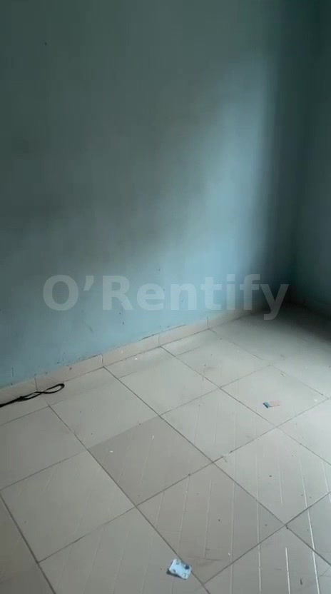A room n parlor self contained at Okutaelerinla/Leo photo 4