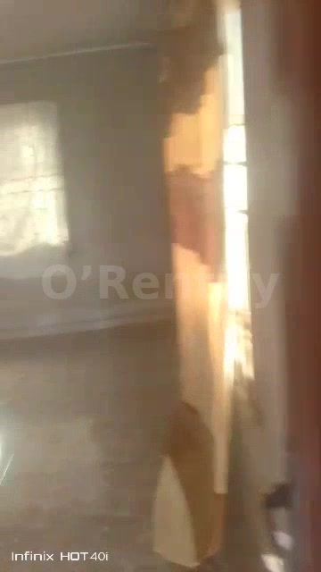 To let  Room and parlour self con half tiles water running olude area 300k photo 3