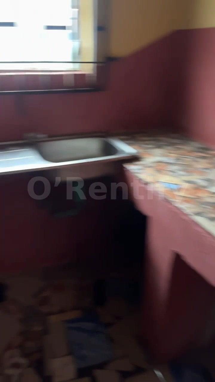 a neat spacious self con to let