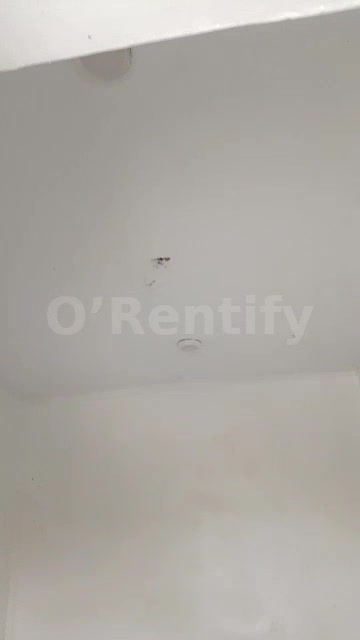 a neat Shop available to let photo 5