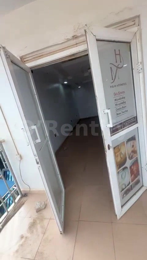 Big Shop at Onababaona with full POP Rent 700k..,... upstairs....A&B ESTATE CONSULTANT photo 2