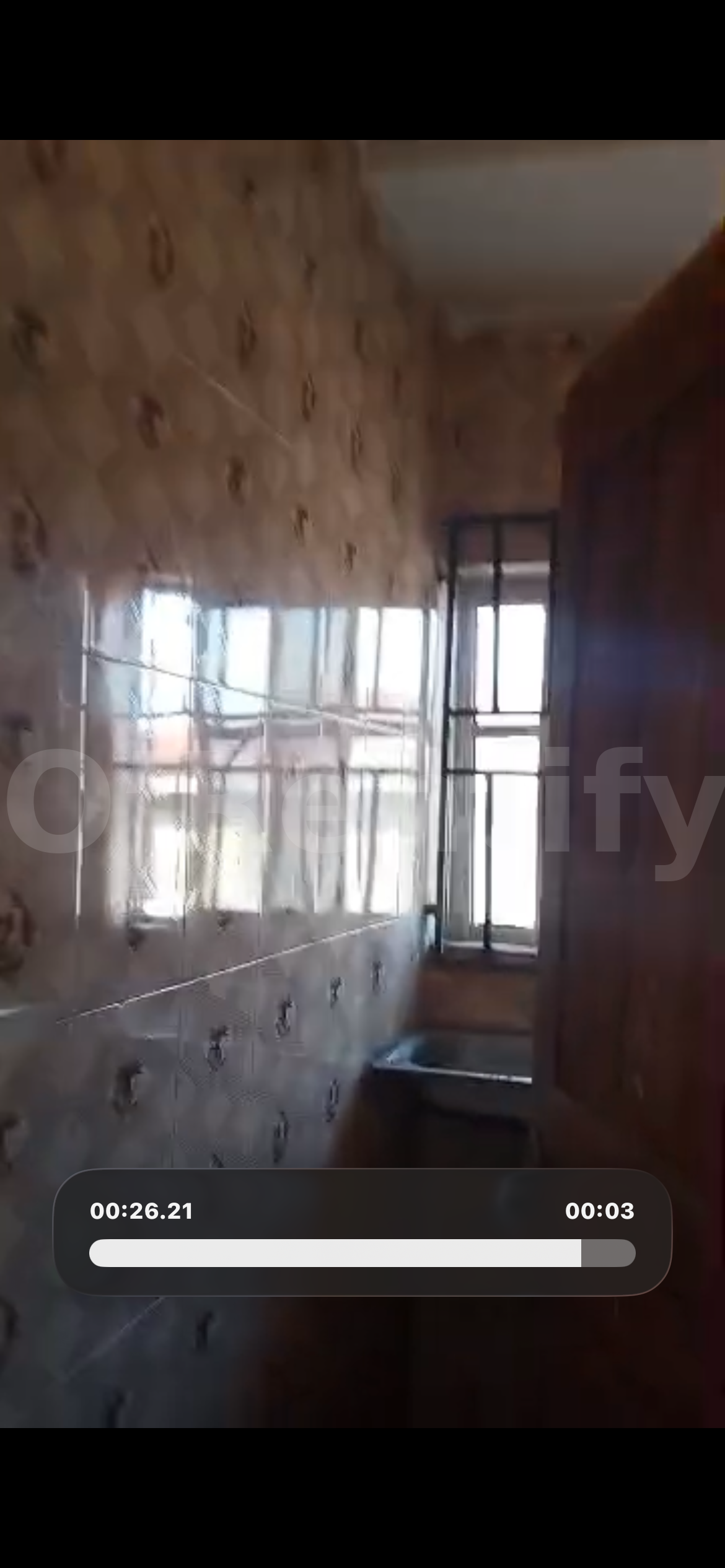 a neat spacious self con to let photo 2