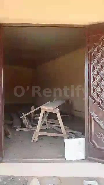 A Warehouse to let @ Akede junction, racing the main road ( Onah Baba Onah Okebaale ) rent is ₦1.2m without agreement an photo 5