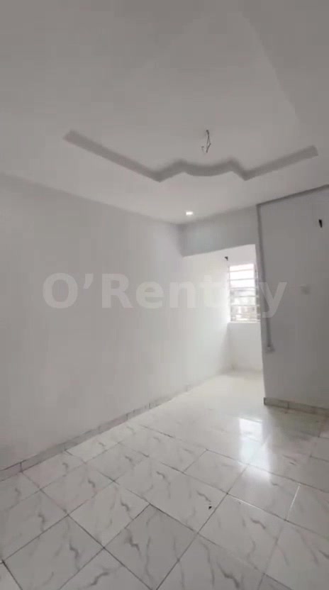 BASH ✌️   📍MADE JUST FOR YOU  Direct to mandate  Nice ROOMSELF CON, upstairs with POP, screeded walls, personal balcony