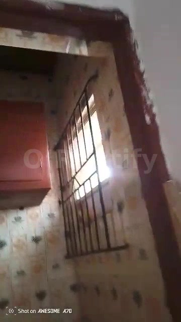 To let....   A standard spacious mini flat at sabo yaba..   Price .. 1.5m per anum 1 year rent   Ground floor photo 5