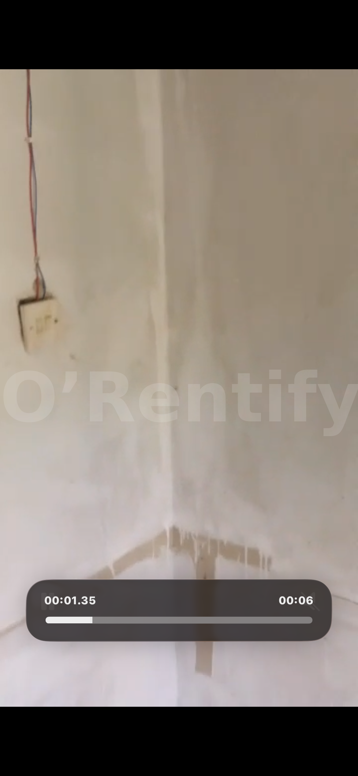 Very spacious single room apartment available to let at Southgate.   6 mins walk  WC toilet  9½ asbestos   100k rent 150 photo 2