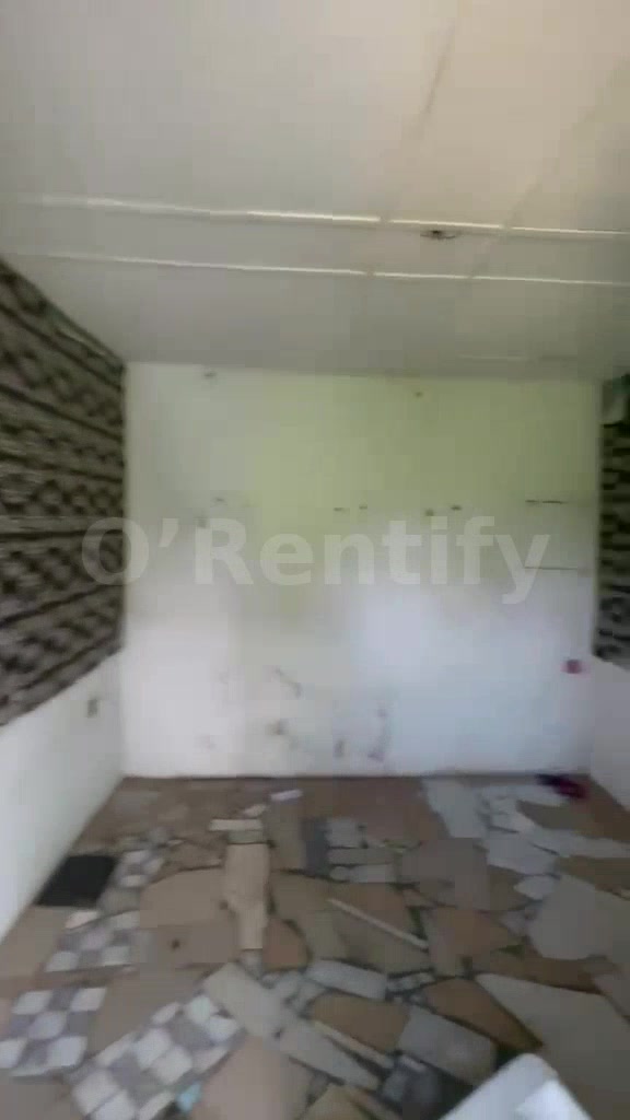 Shop available for let with a well tiled floor and spacious extension . Good for food stuffs and provisions , selling of photo 4