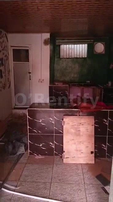 *Just out, Shop with Toilet inside For Rent*  A Shop with personal Toilet  To Let on Hussey Road opp Yabatech, WAEC B/St photo 6