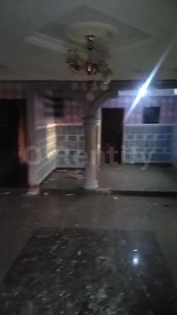TO....... LET  3 bedroom flat full tiles running half p o p self compound at koledowo area is #500 k Contact Originality photo 4