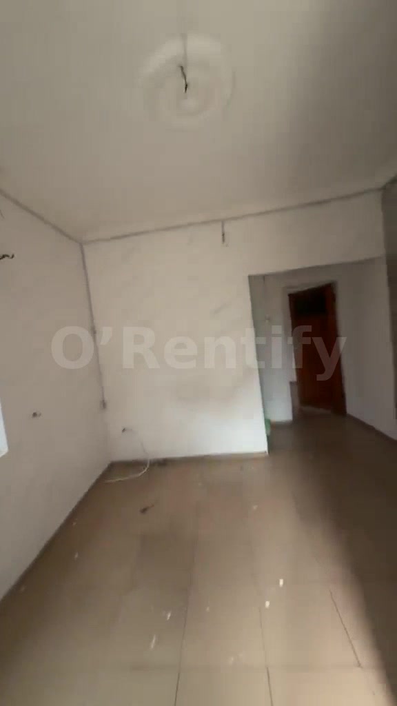 Neatly used, spacious and standard *MINIFLAT* in a secured environment, with POP, constant light, car park, easy accessi