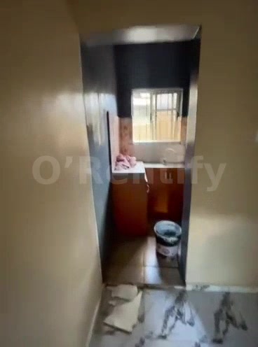 Executive, very decent, standard and nice spacious ROOMSELF CON downstairs with POP, screeded walls, lightnings, kitche photo 3