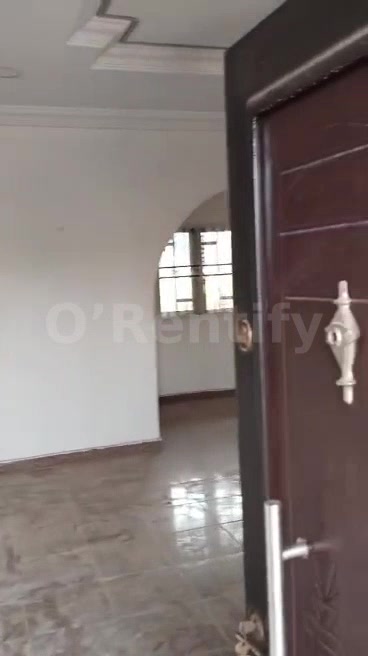DOPE TWO BEDROOM POP ALL THRU WITH FULL MORDERN FACILITIES WARDROBE KITCHEN CABINET AVAILABLE TO LET AT ODA ROAD POJU HO photo 2