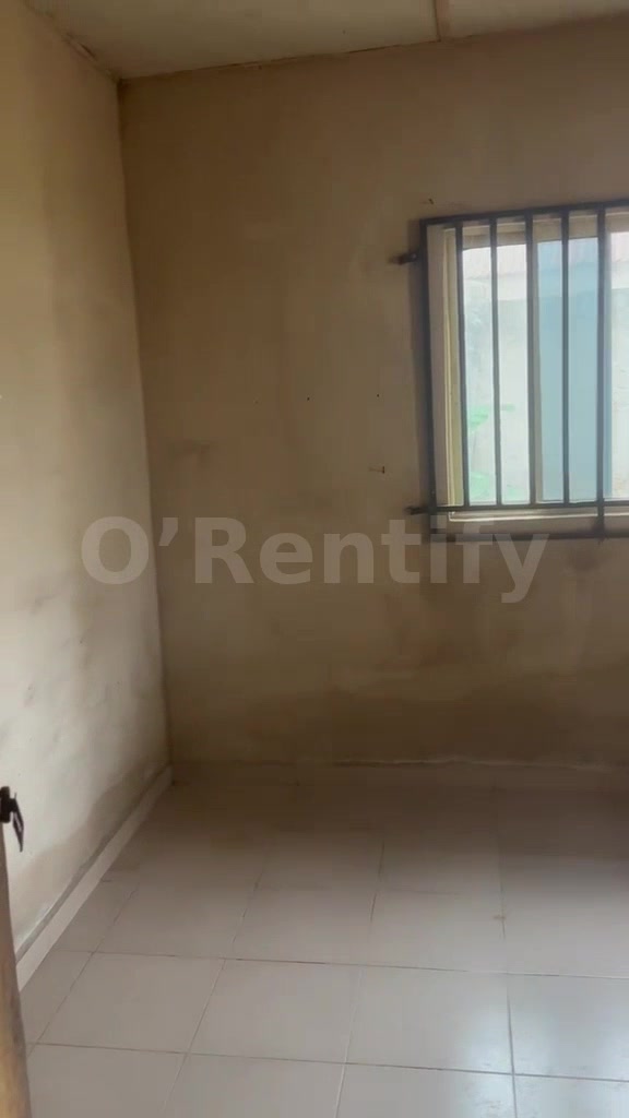 dope single room available at Westgate. Annual Solar available. 5-10 minutes to gate photo 2