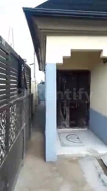 *TO LET: fantastic & fully furnished just out a very super dope 2 bedroom flat POP althrough fence and gate floor compou photo 3