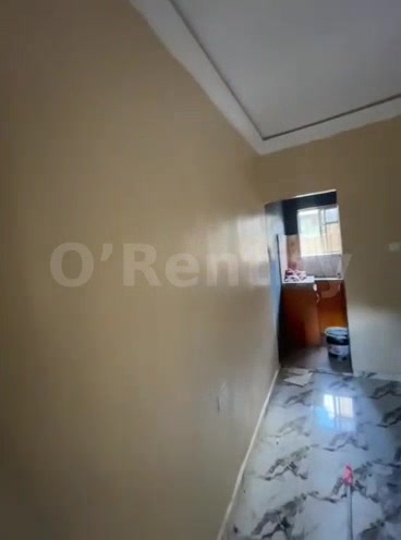 Executive, very decent, standard and nice spacious ROOMSELF CON downstairs with POP, screeded walls, lightnings, kitche photo 2