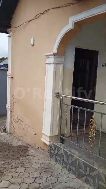 2 bedroom flat at Ayegbami Ijetu 3 in compound personal prepaid meter fenced and gated running water full tiles, full po photo 3