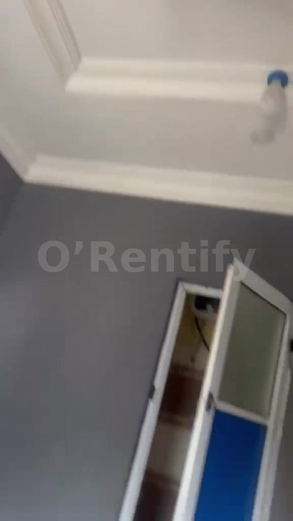 ROOM IN A FLAT 📍ALI Balogun SHOMOLU, LAGOS  - Personal Toilet and Bathroom Description: - Room Very Spacious - Just Pay photo 3