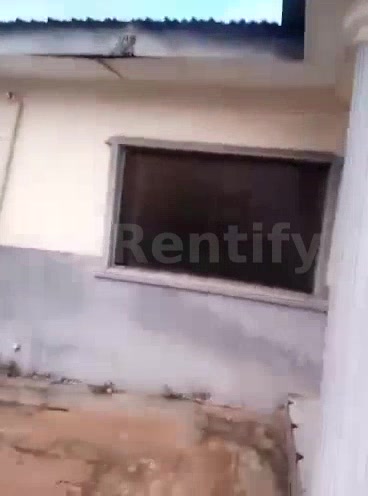 Super dope Two bedrooms flat to let at oritaobele rent 400k photo 2