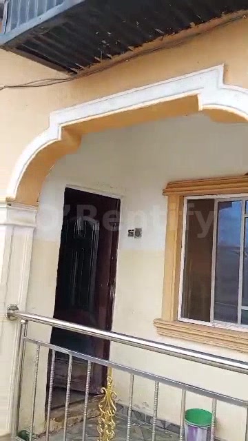 2 bedroom flat at Ayegbami Ijetu 3 in compound personal prepaid meter fenced and gated running water full tiles, full po photo 4