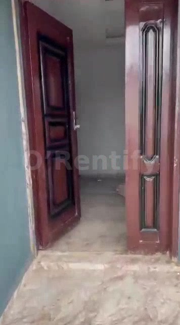 To let   Room and parlour selfcon at iludun Area with fullpop fulltiles running water inside fence ppm rent 550k photo 3