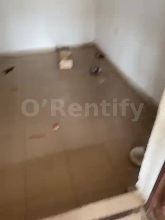 To Let..........Shop at Tara Area Rent  400k photo 2