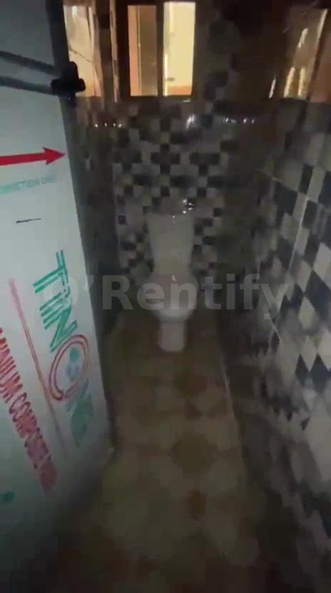 DIRECT TO MANDATE   A standard and spacious 2BEDROOM FLAT (2toilet & bath) available to let at OFF PEDRO ROAD , Shomolu photo 4
