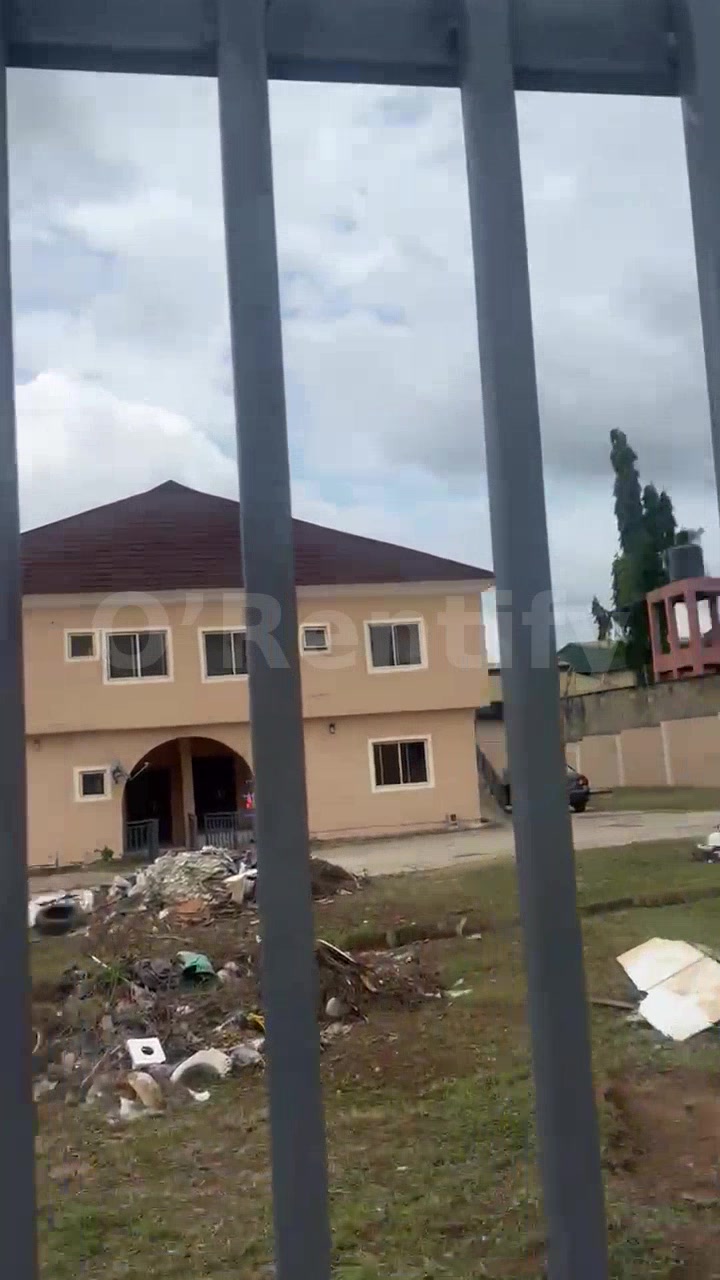 To let   Standard 3 bedroom flat, with good facilities @ Gra 1.5m photo 3