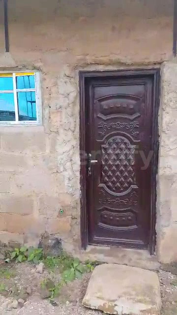a neat spacious self con to let