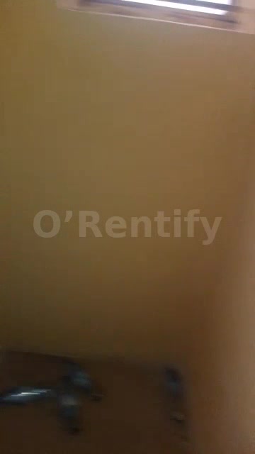 room self-con avallable at southgate about Izminutes to compound fenced and school gate gated Electricity and well water photo 5