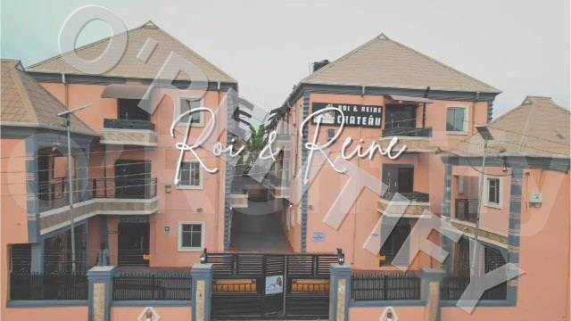 Premium Self contained Roi and Reine Chateau Futa Southgate
