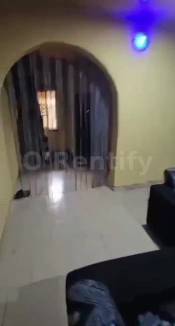 3 bedroom flat at iludun area with full tiles running water fence and gated Rent 600k photo 5