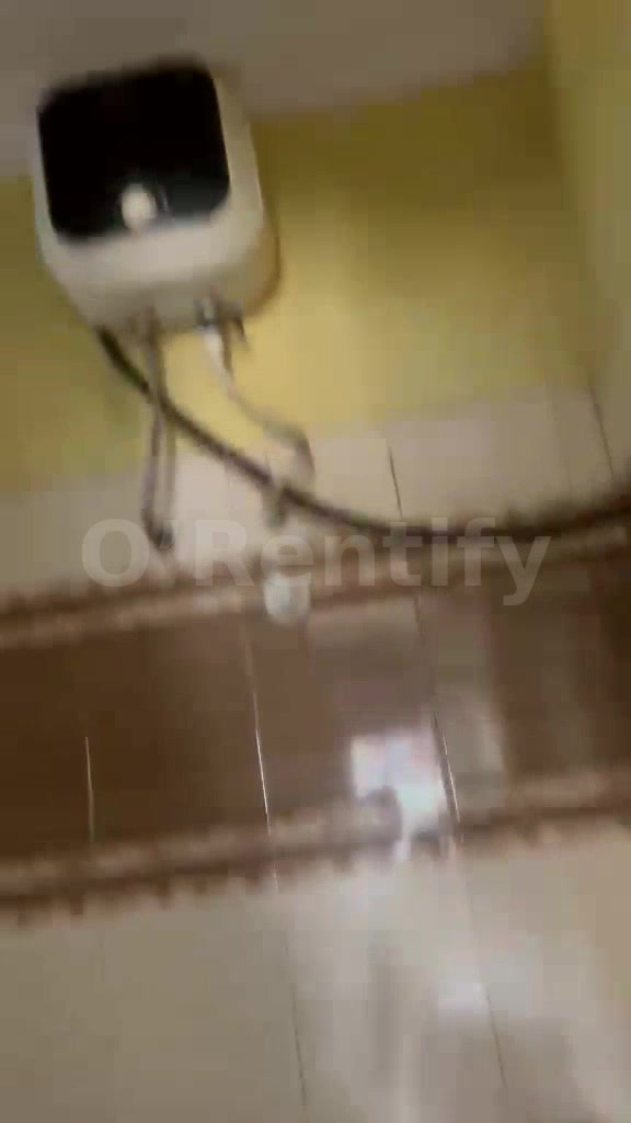 ROOM IN A FLAT 📍ALI Balogun SHOMOLU, LAGOS  - Personal Toilet and Bathroom Description: - Room Very Spacious - Just Pay photo 5
