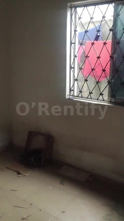 BASH ✌️   📍 MADE JUST FOR YOU   A norm room self at off ODUNSI road bariga…  Rent 900k  Damages 100k  Sc 100kwk photo 5