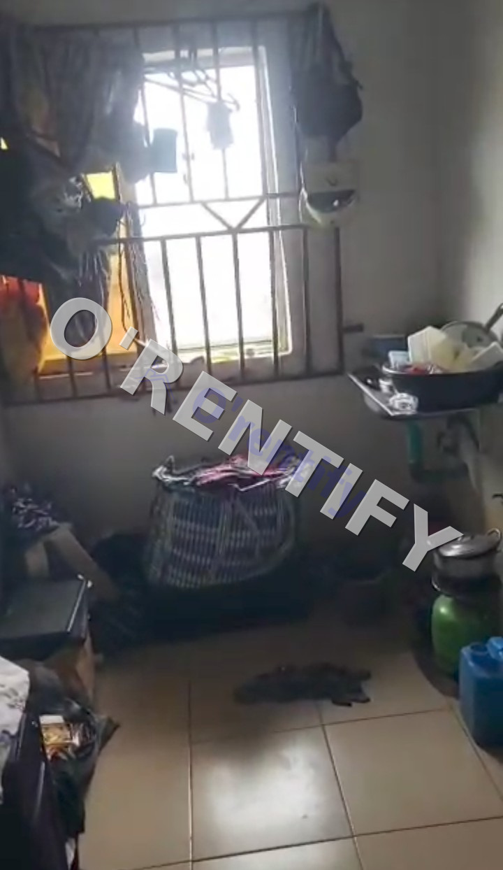 A sharp semi selfcon at futa Southgate ,like 7-10 minutes to gate   Yearly rent:180k