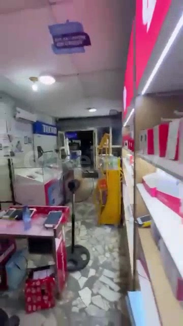 STILL AVAILABLE FOR LEASE..........   A STANDARD shop in lawanson surulere, with office, toilet/bathroom and kitchen as photo 3