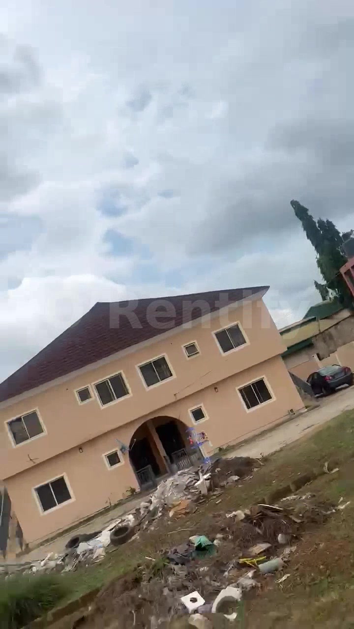 To let   Standard 3 bedroom flat, with good facilities @ Gra 1.5m photo 4