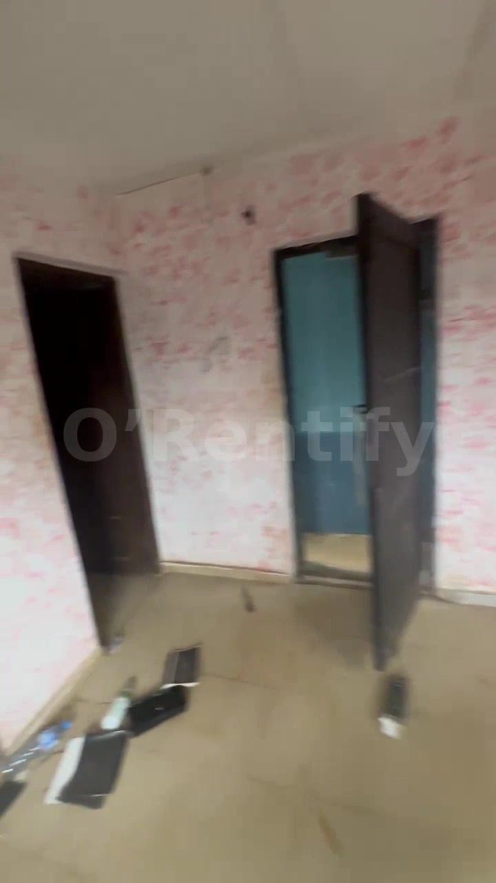 A room sefcon available at futa North gate Ap 10-15 minutes to the gate Fenced and gated Runnina water Well Available Re photo 6