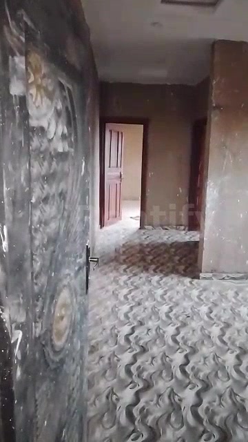 A standard Room and parlour self contain to let ,with self prepaid metter, with mordern facilities, Located at Sussy hot photo 3