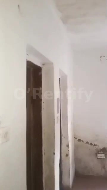 a neat spacious self con to let