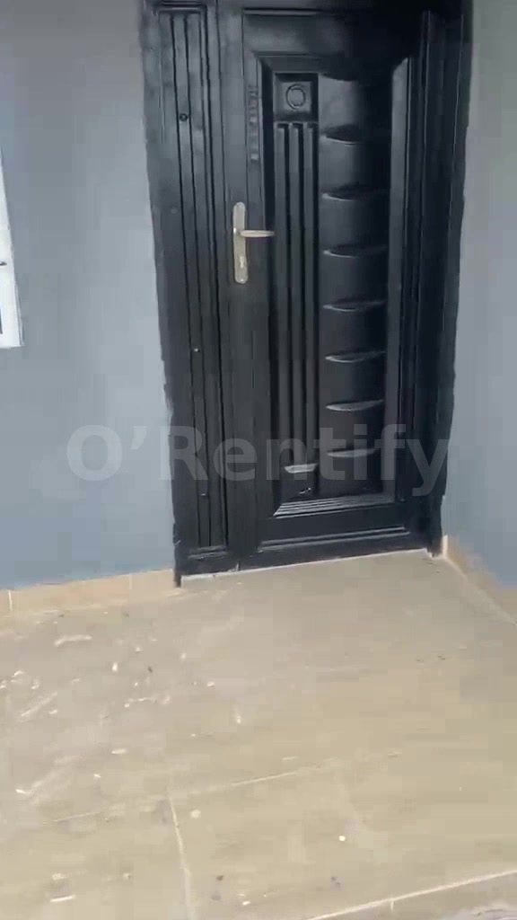 A room and parlor self contained available to let photo 3