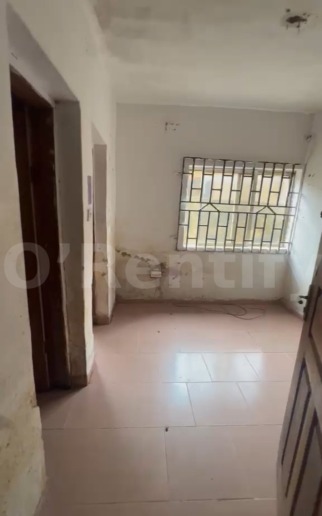 A sharp selfcontain at futa South gate  1mins walk to school gate