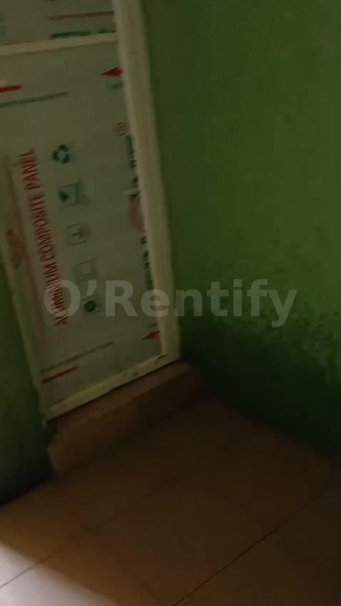 A room self contained available to let photo 3