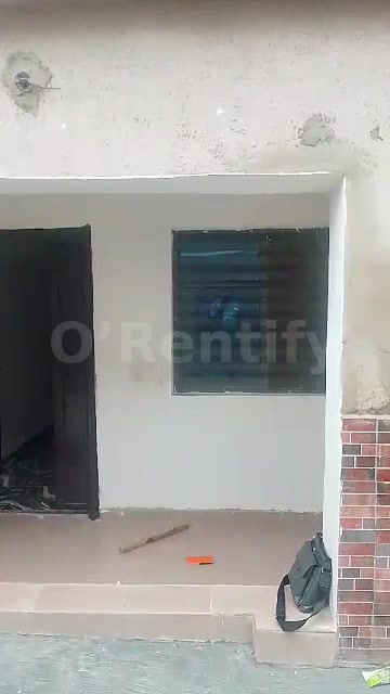 A standard two bedroom flat with modern facilities to let, Rent is 700k without service charges, located at Ijetu/Ayepe. photo 4