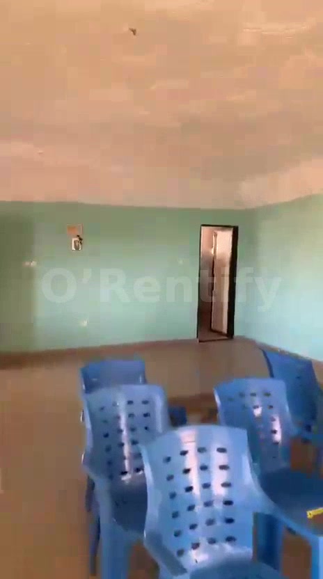 A very conducive office space around futa area Akad all facilities with separate toilet  Rent ::::::750k  FHG allowed photo 6